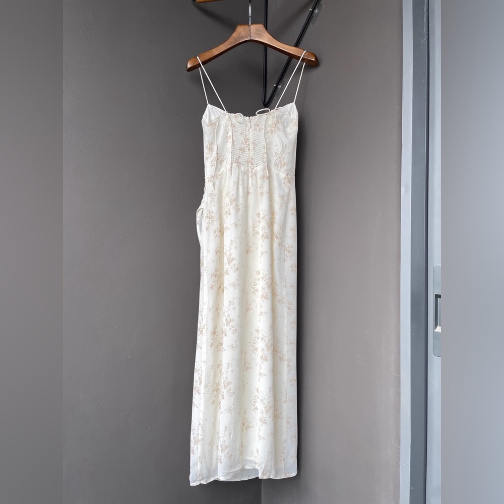 Reformation Kourtney Dress | Neutrals 🎉SALE🎀 last one - Picture 3 of 7